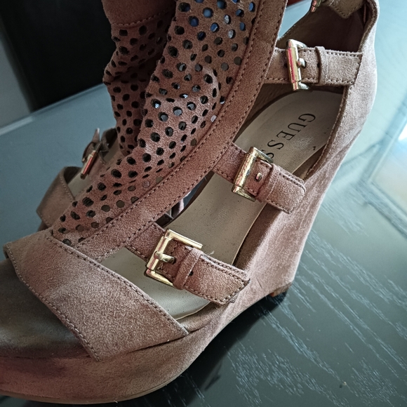 Guess shoes size 8 - Picture 2 of 4